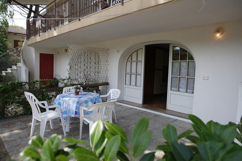 Ba - Villa Stella - 3 Apartments- Lignano Sabbiadoro Exterior photo