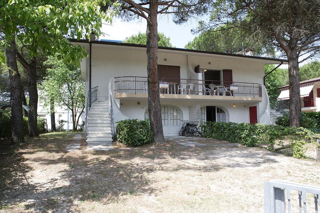 Ba - Villa Stella - 3 Apartments- Lignano Sabbiadoro Exterior photo